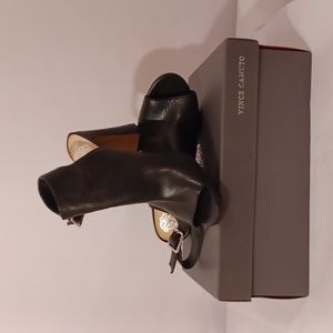 Vince Camuto, black, open toe,ankle strap, shootie?Leather upper. SZ.38.5